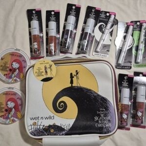 Wet n Wild x The Nightmare Before Christmas Makeup & Bag (12)
